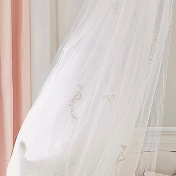 Pottery Barn Kids Monique Lhuillier Cornice (Sheer Panels Only) Brand New In Box - Picture 4 of 5